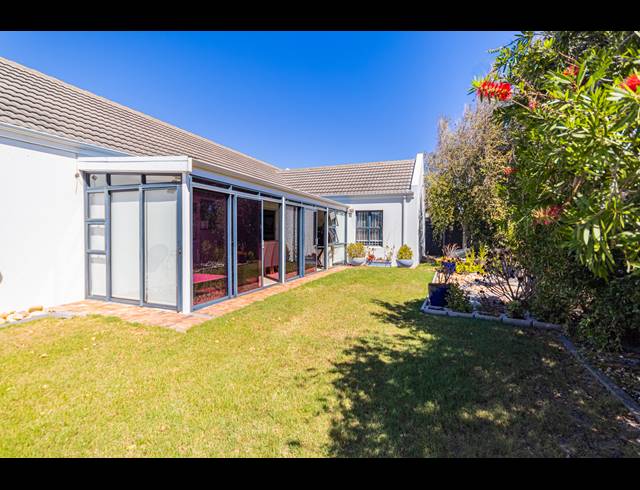 3 BEDROOM FREESTANDING TO LET IN SUNNINGDALE
